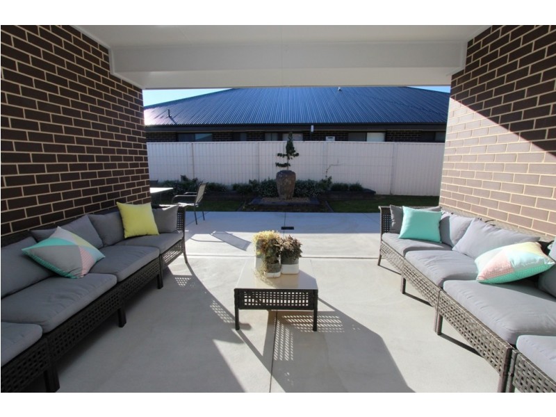 9 Redding Drive, Kelso NSW 2795