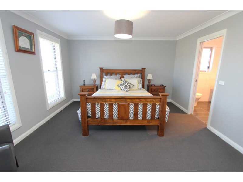 9 Redding Drive, Kelso NSW 2795