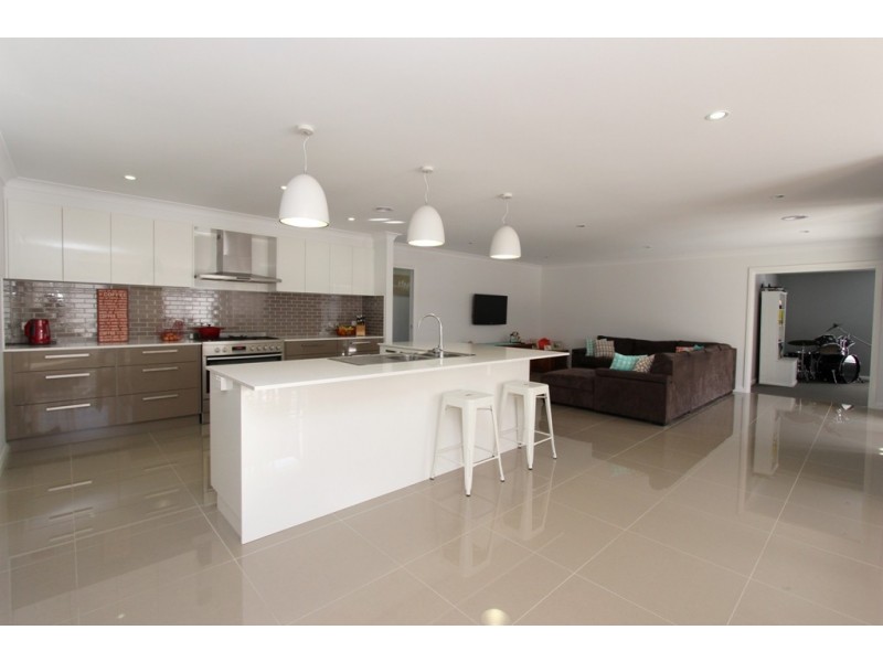 9 Redding Drive, Kelso NSW 2795