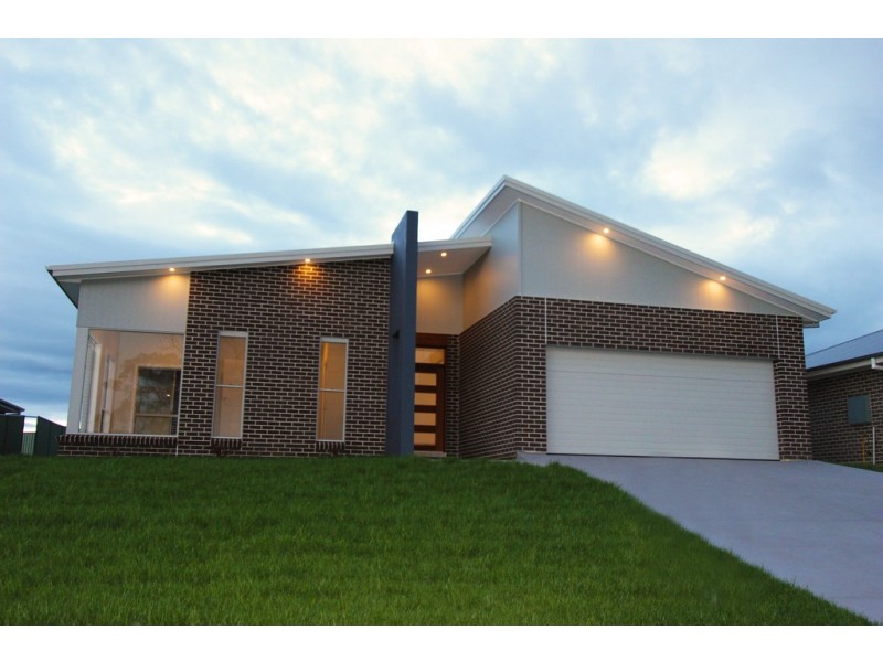 24 Governors Parade, Windradyne NSW 2795