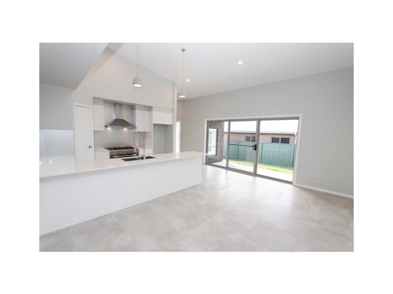 24 Governors Parade, Windradyne NSW 2795