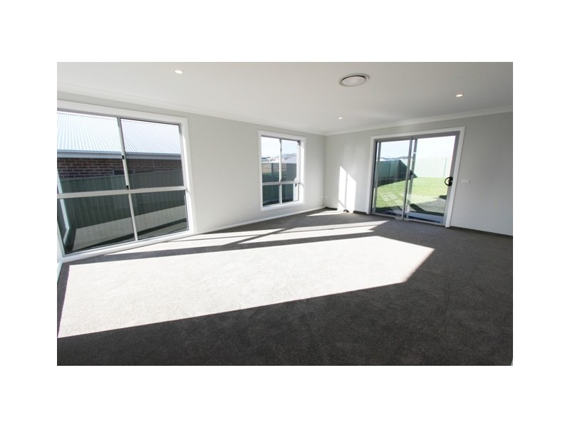 24 Governors Parade, Windradyne NSW 2795