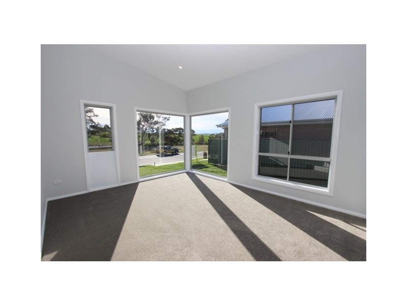 24 Governors Parade, Windradyne NSW 2795