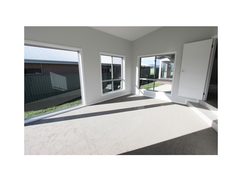 24 Governors Parade, Windradyne NSW 2795