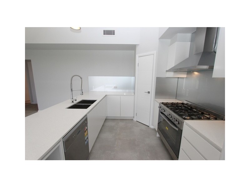 24 Governors Parade, Windradyne NSW 2795