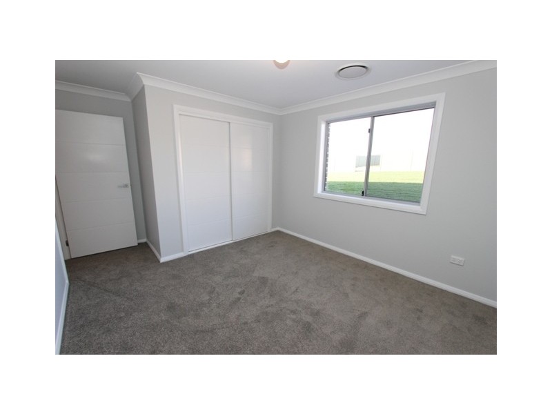 24 Governors Parade, Windradyne NSW 2795