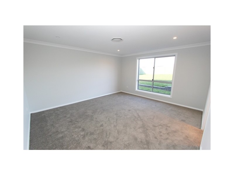 24 Governors Parade, Windradyne NSW 2795