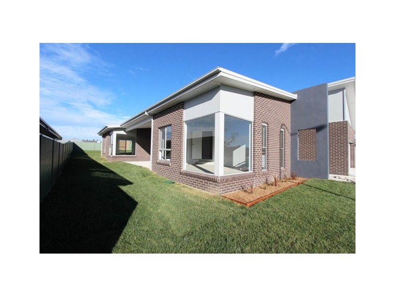 24 Governors Parade, Windradyne NSW 2795
