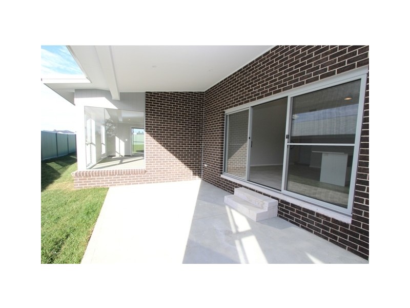 24 Governors Parade, Windradyne NSW 2795