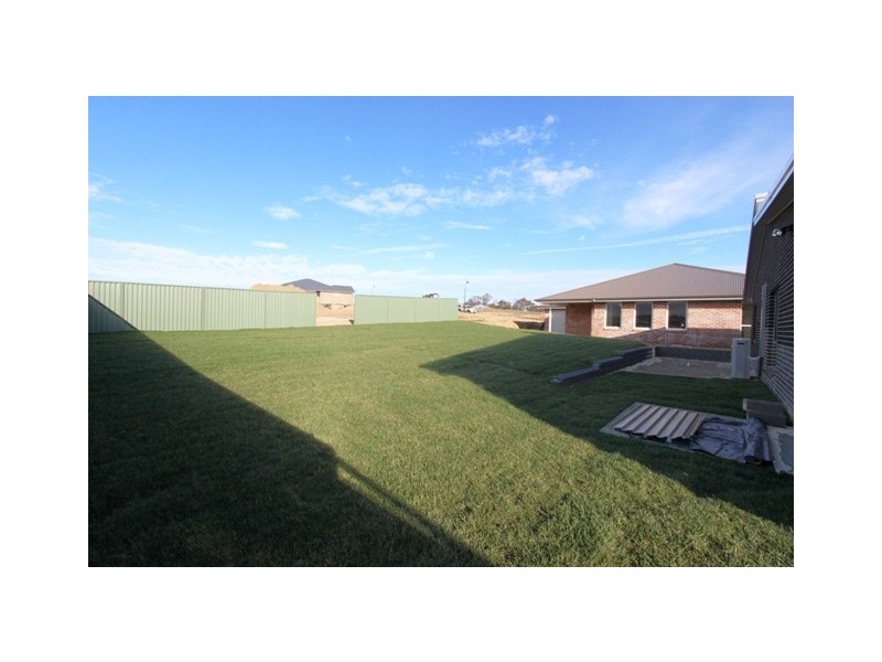 24 Governors Parade, Windradyne NSW 2795