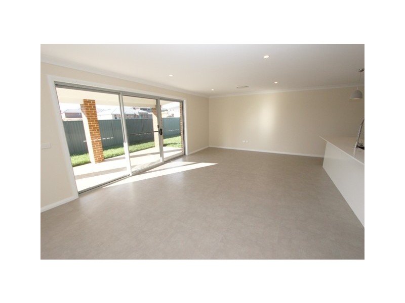 22 Governors Parade, Windradyne NSW 2795