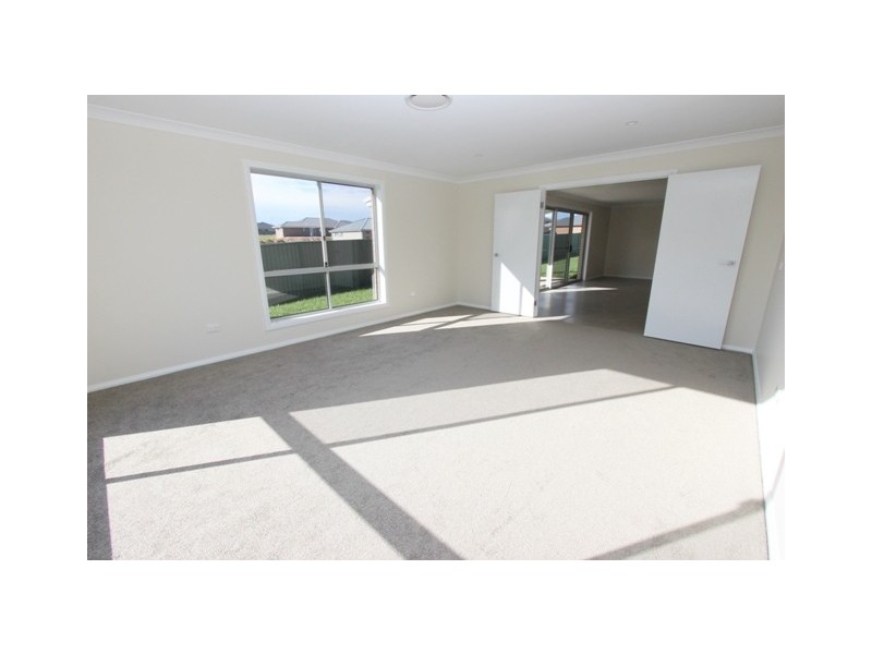 22 Governors Parade, Windradyne NSW 2795