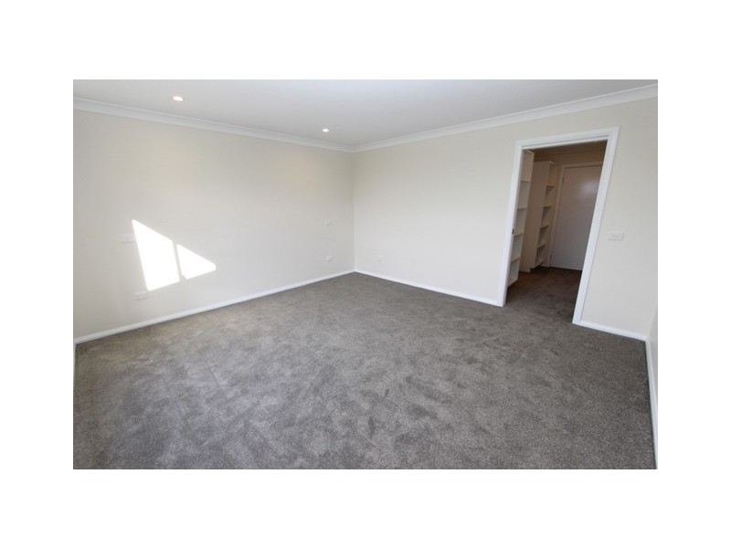 22 Governors Parade, Windradyne NSW 2795