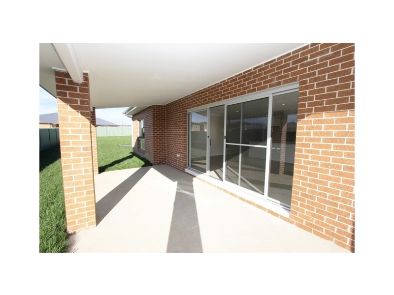 22 Governors Parade, Windradyne NSW 2795