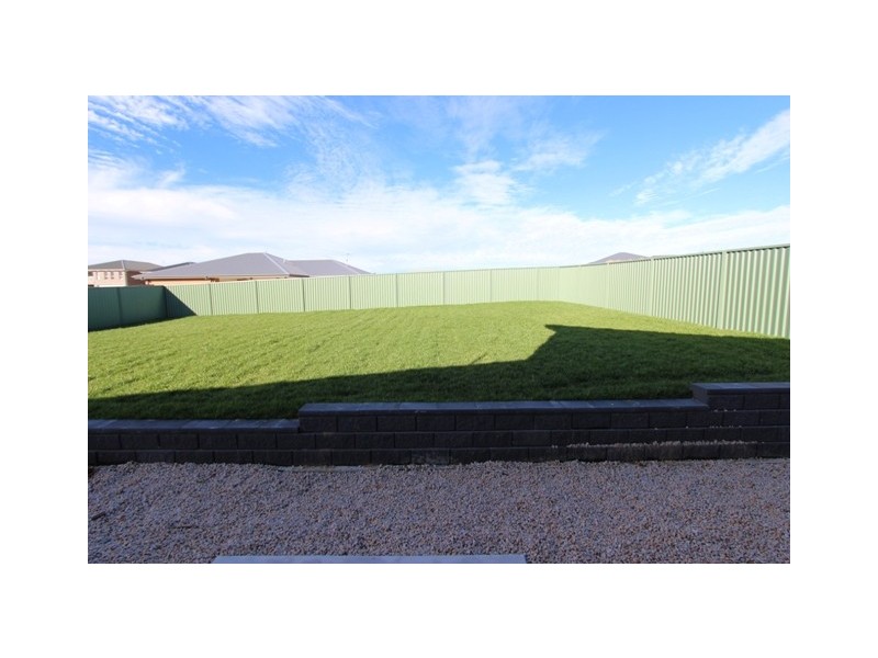 22 Governors Parade, Windradyne NSW 2795