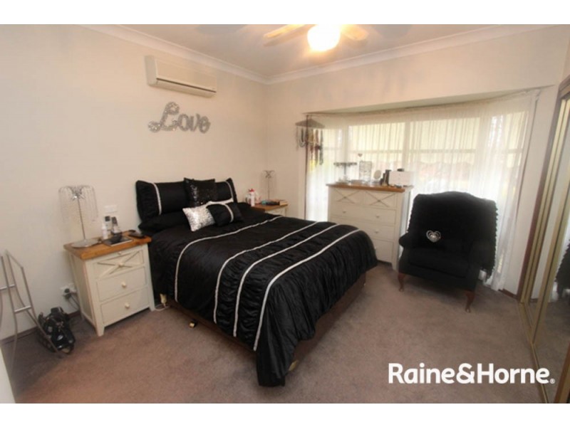 24 Opperman Way, Windradyne NSW 2795