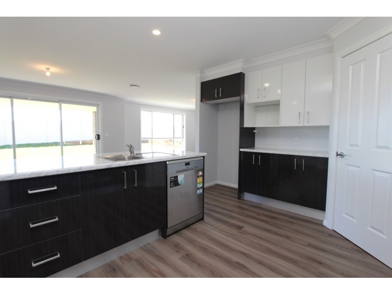 28 McGillan Drive, Kelso NSW 2795