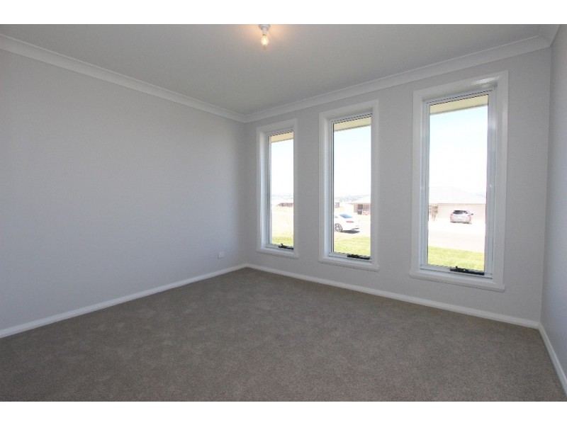 28 McGillan Drive, Kelso NSW 2795