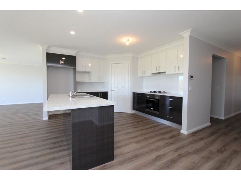 28 McGillan Drive, Kelso NSW 2795