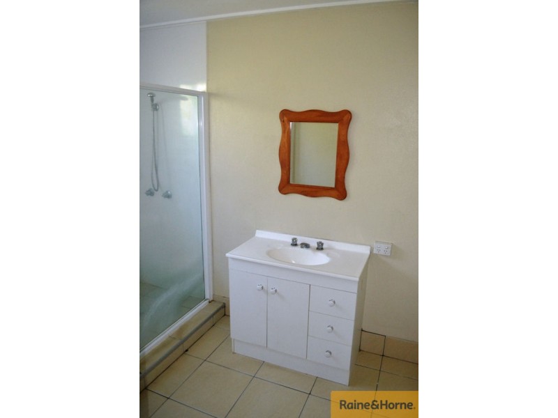 1 Tenth Avenue, Home Hill QLD 4806