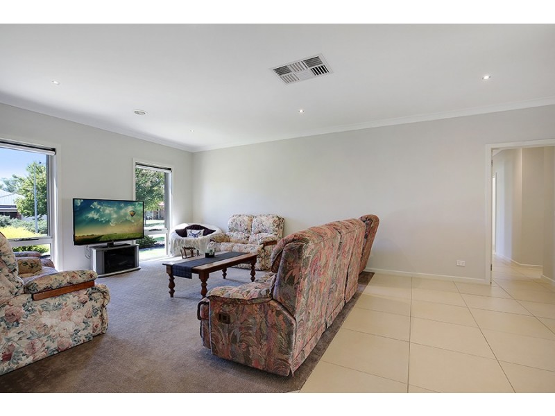 1 Grace Court, West Wodonga VIC 3690