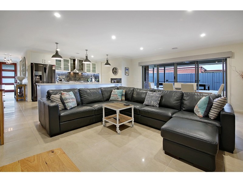 12 Pioneer Place, Thurgoona NSW 2640