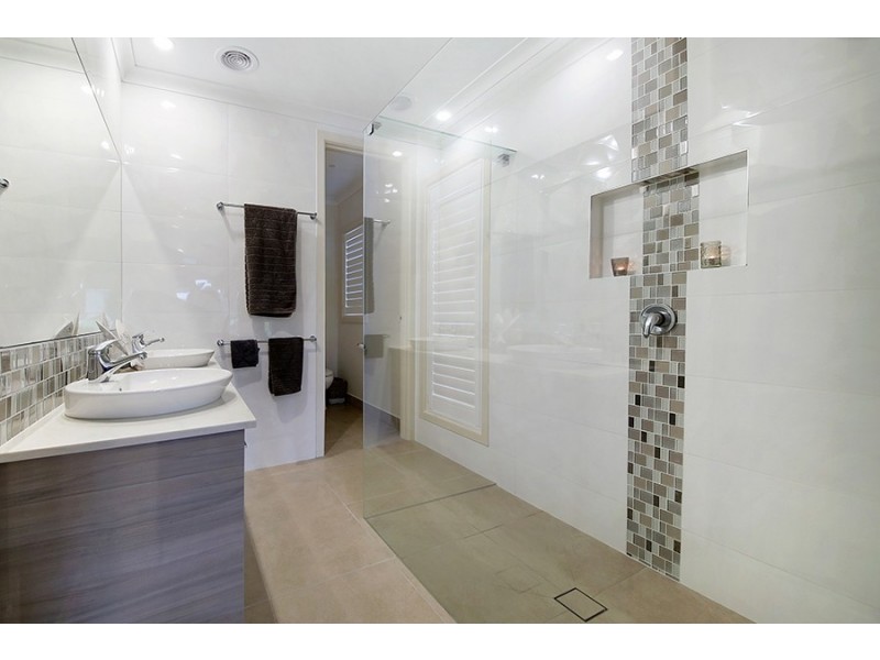 12 Pioneer Place, Thurgoona NSW 2640