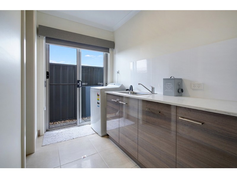 12 Pioneer Place, Thurgoona NSW 2640