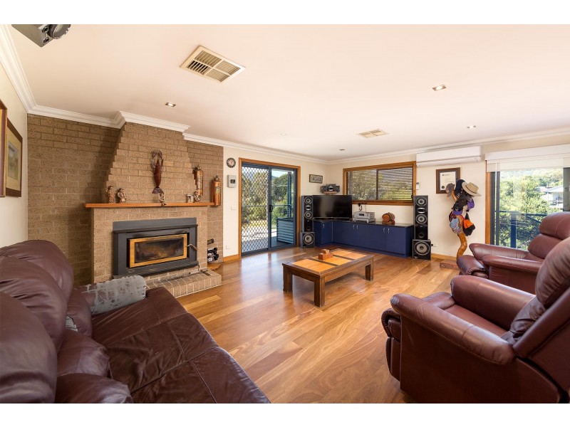 17 Cross Avenue, Dartmouth VIC 3701