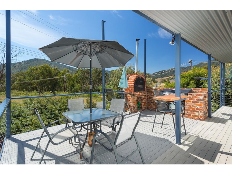 17 Cross Avenue, Dartmouth VIC 3701