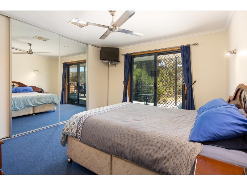 17 Cross Avenue, Dartmouth VIC 3701
