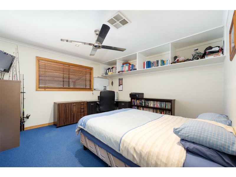 17 Cross Avenue, Dartmouth VIC 3701