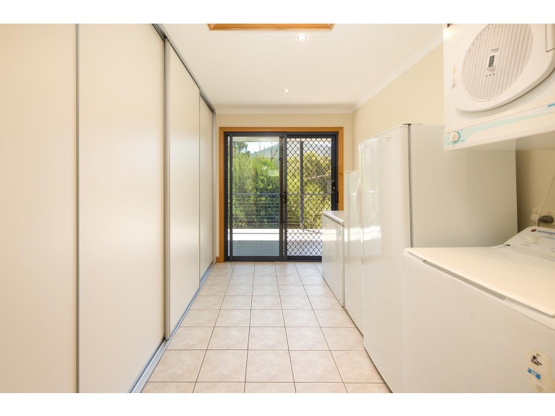 17 Cross Avenue, Dartmouth VIC 3701
