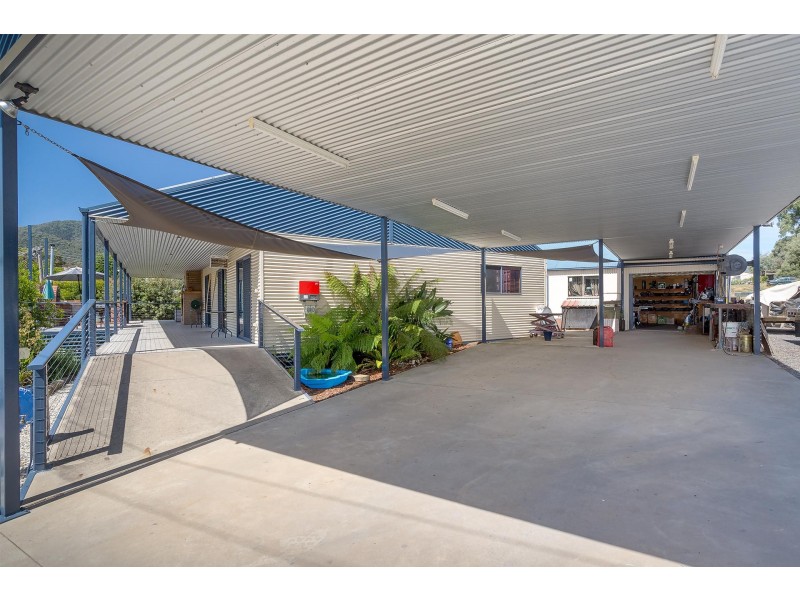 17 Cross Avenue, Dartmouth VIC 3701