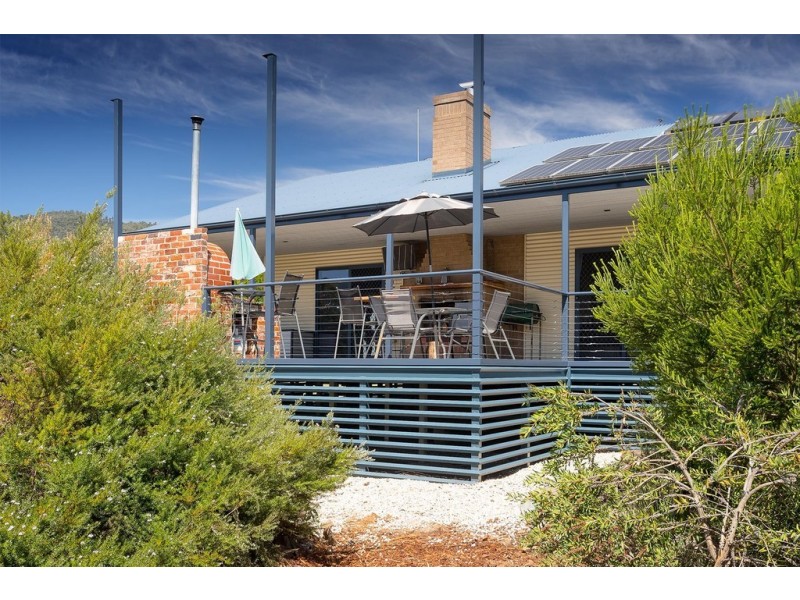 17 Cross Avenue, Dartmouth VIC 3701