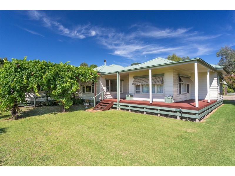 6 Drummond Street, Eskdale VIC 3701