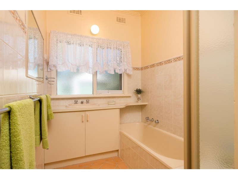 6 Drummond Street, Eskdale VIC 3701