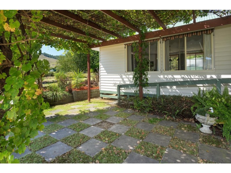 6 Drummond Street, Eskdale VIC 3701