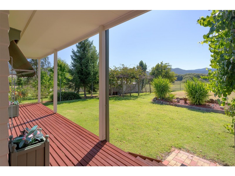 6 Drummond Street, Eskdale VIC 3701
