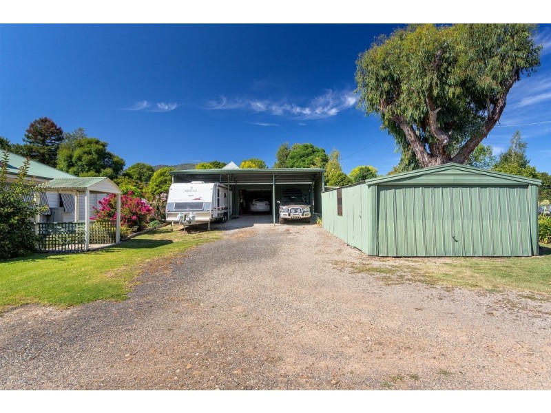 6 Drummond Street, Eskdale VIC 3701