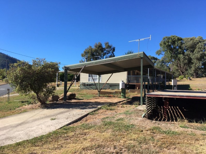 13 Cross Avenue, Dartmouth VIC 3701