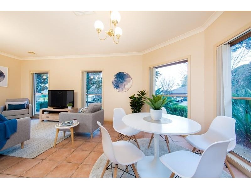 8 Oatlands Fairway, West Wodonga VIC 3690