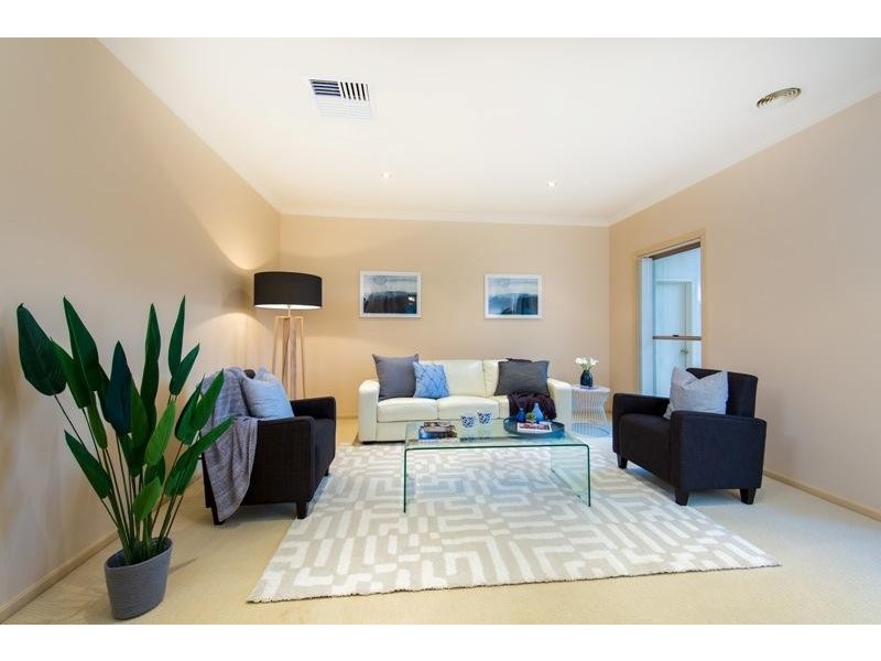 8 Oatlands Fairway, West Wodonga VIC 3690