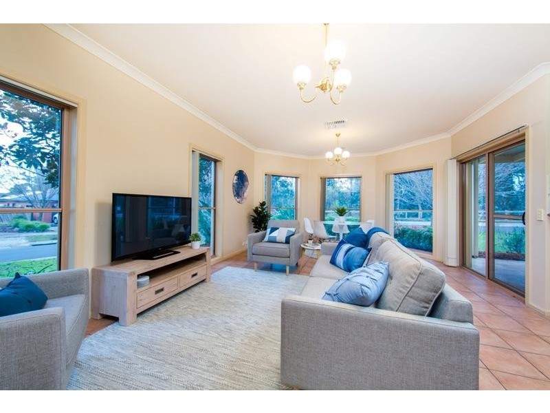 8 Oatlands Fairway, West Wodonga VIC 3690