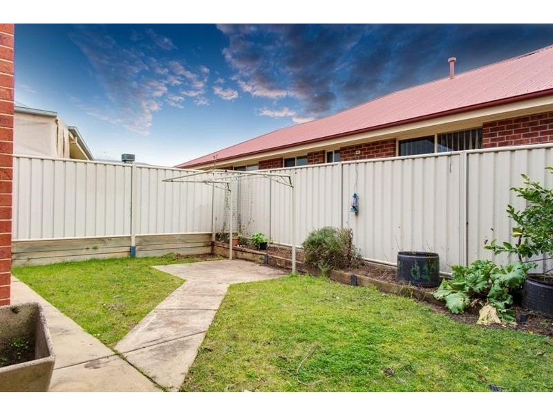 8 Oatlands Fairway, West Wodonga VIC 3690