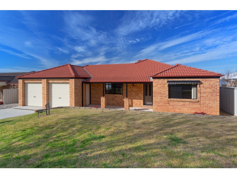 13 Montclair Avenue, West Wodonga VIC 3690