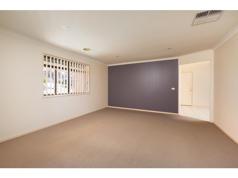 13 Montclair Avenue, West Wodonga VIC 3690