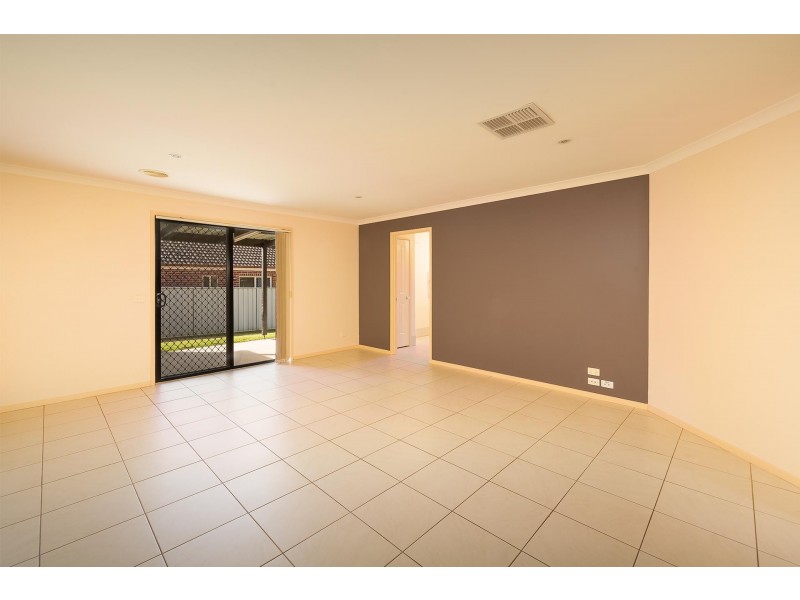 13 Montclair Avenue, West Wodonga VIC 3690