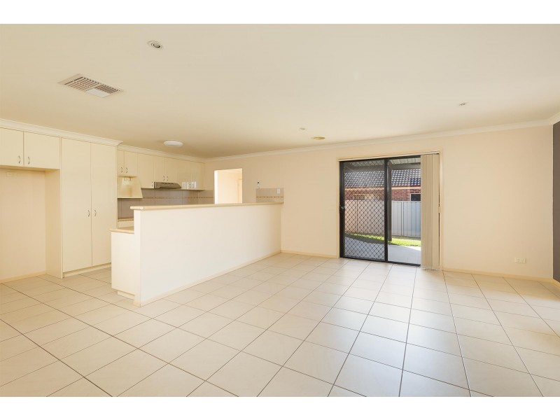 13 Montclair Avenue, West Wodonga VIC 3690