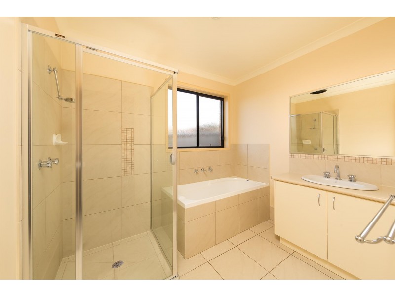 13 Montclair Avenue, West Wodonga VIC 3690